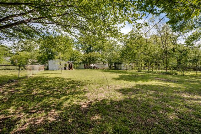 544 NW King Street, Burleson, TX 76028