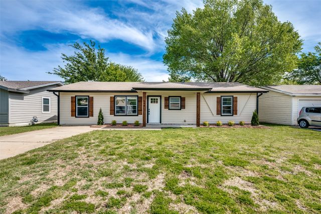 544 NW King Street, Burleson, TX 76028