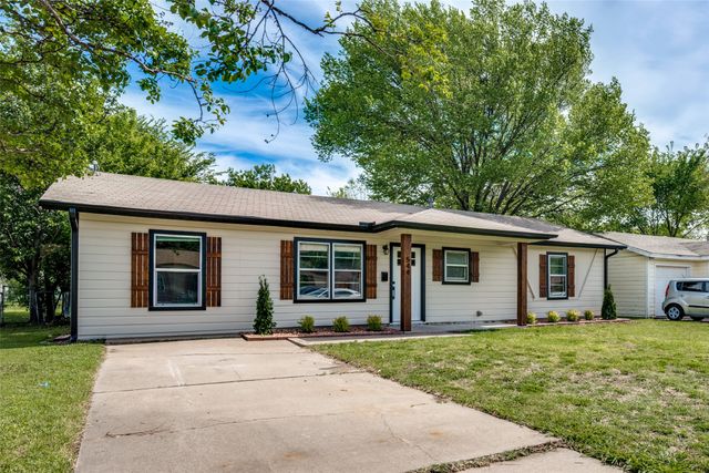 544 NW King Street, Burleson, TX 76028