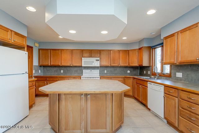 5954 Secluded Court, Sylvania, OH 43560