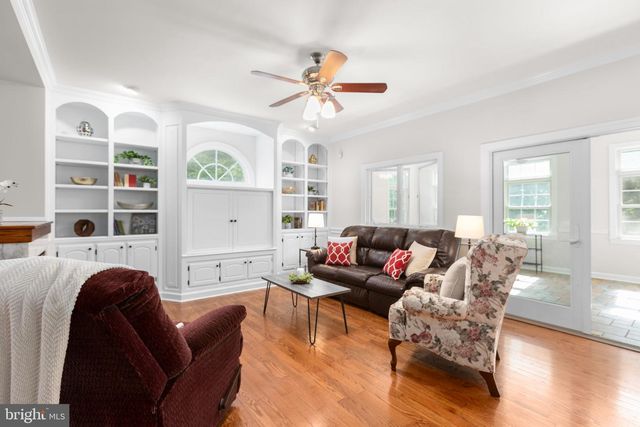 1001 FEATHERSTON CT, Fredericksburg, VA 22401