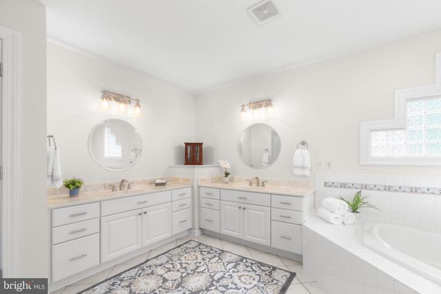 1001 FEATHERSTON CT, Fredericksburg, VA 22401