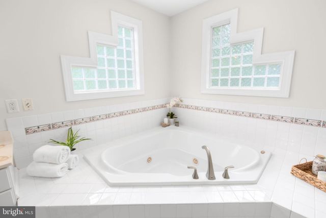 1001 FEATHERSTON CT, Fredericksburg, VA 22401