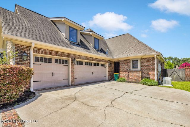 315 Goose Pointe Boulevard, Biloxi, MS 39531