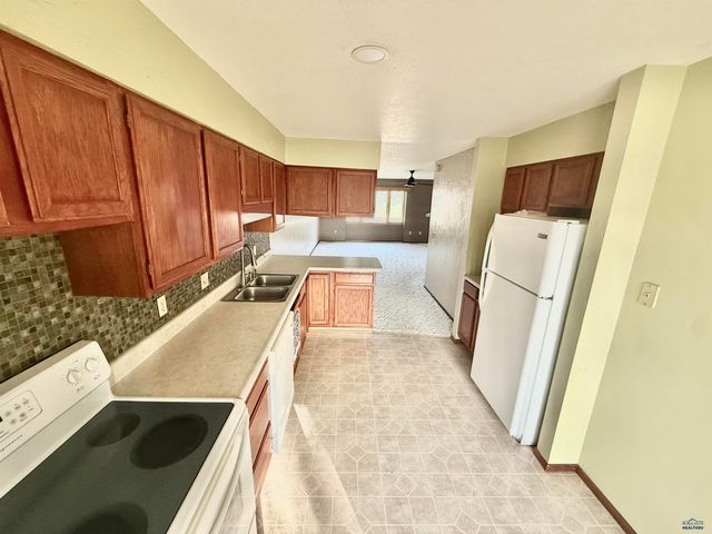 1425 LOOKOUT VALLEY CT, Spearfish, SD 57783