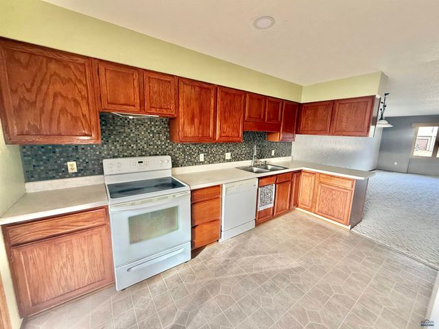 1425 LOOKOUT VALLEY CT, Spearfish, SD 57783