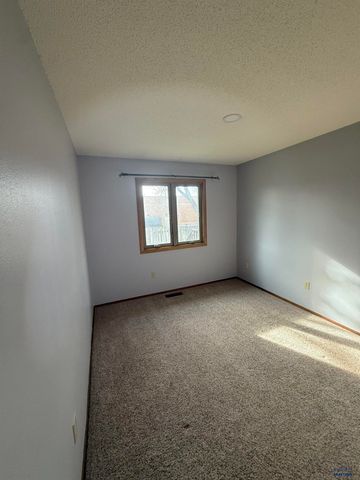 1425 LOOKOUT VALLEY CT, Spearfish, SD 57783