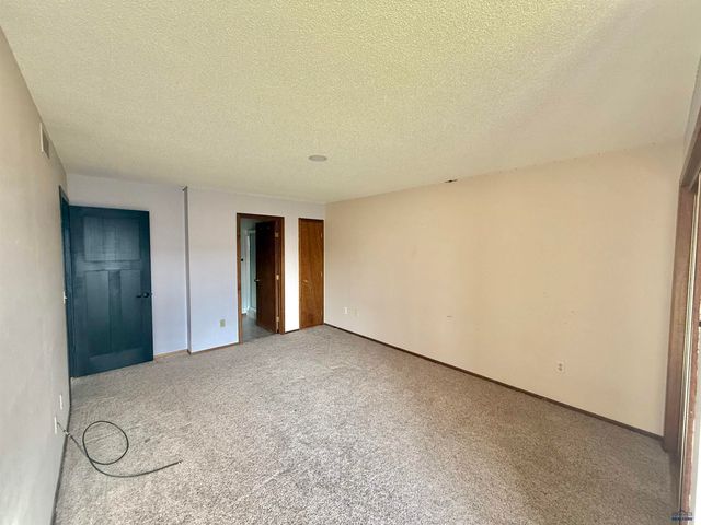 1425 LOOKOUT VALLEY CT, Spearfish, SD 57783