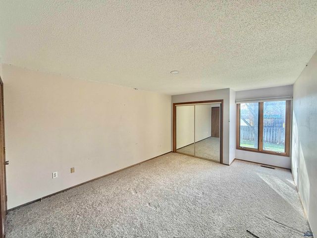 1425 LOOKOUT VALLEY CT, Spearfish, SD 57783