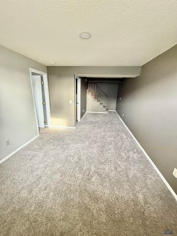 1425 LOOKOUT VALLEY CT, Spearfish, SD 57783