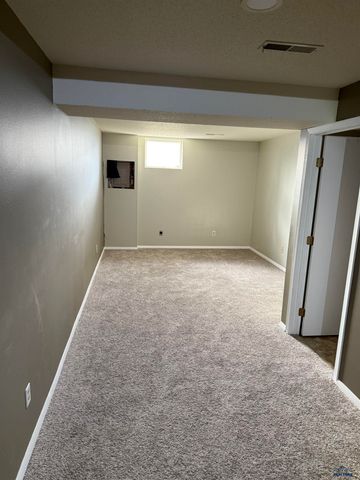 1425 LOOKOUT VALLEY CT, Spearfish, SD 57783