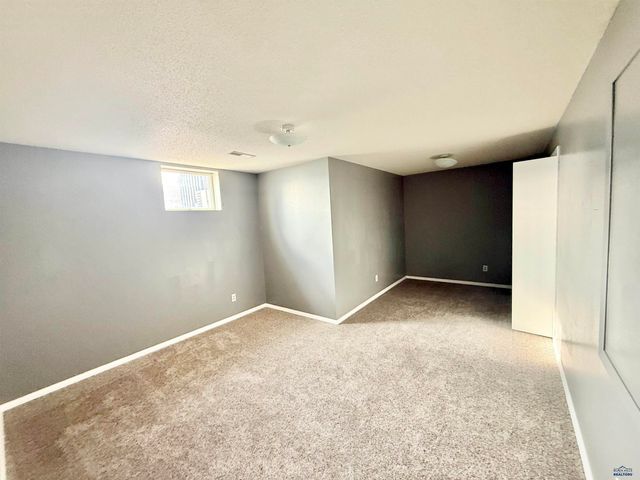 1425 LOOKOUT VALLEY CT, Spearfish, SD 57783