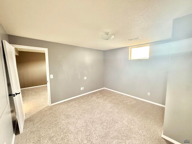 1425 LOOKOUT VALLEY CT, Spearfish, SD 57783