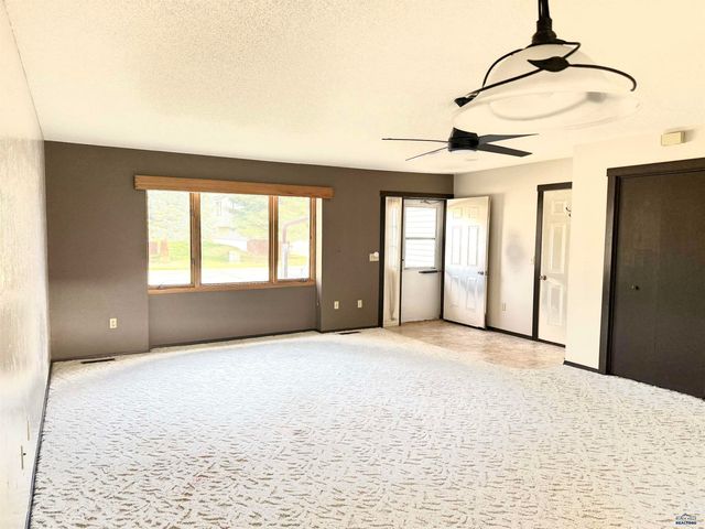 1425 LOOKOUT VALLEY CT, Spearfish, SD 57783
