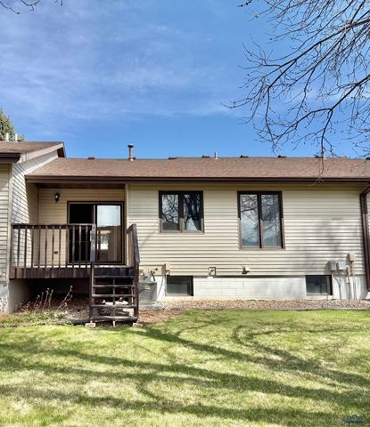 1425 LOOKOUT VALLEY CT, Spearfish, SD 57783
