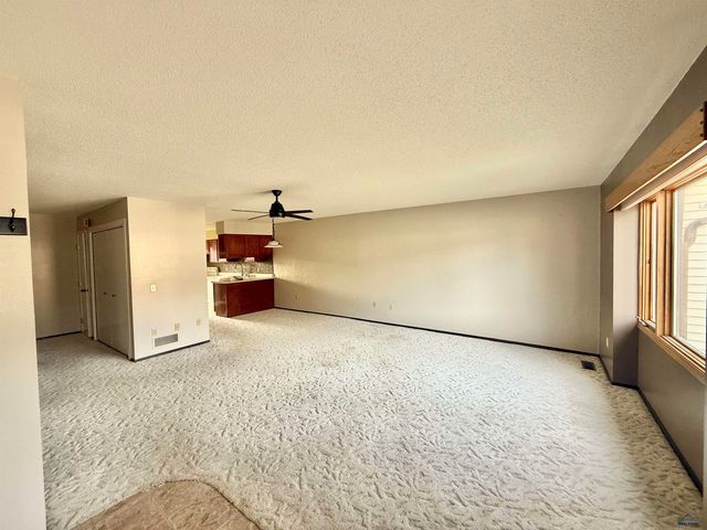 1425 LOOKOUT VALLEY CT, Spearfish, SD 57783