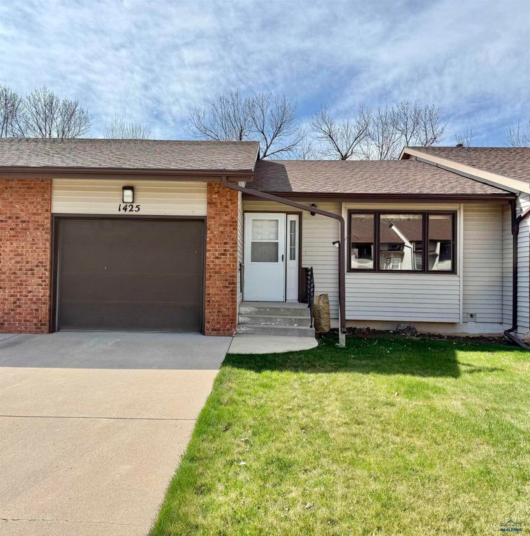 1425 LOOKOUT VALLEY CT, Spearfish, SD 57783