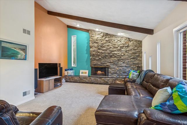 512 S Busse Road, Mount Prospect, IL 60056