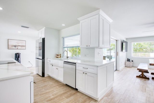 12125 6TH STREET E, Treasure Island, FL 33706