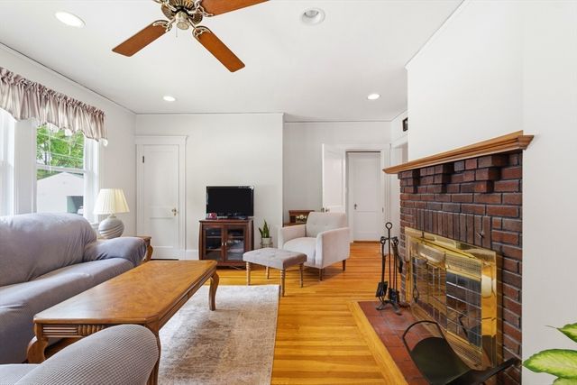 15 Ellsworth Terrace, Lynn, MA 01904
