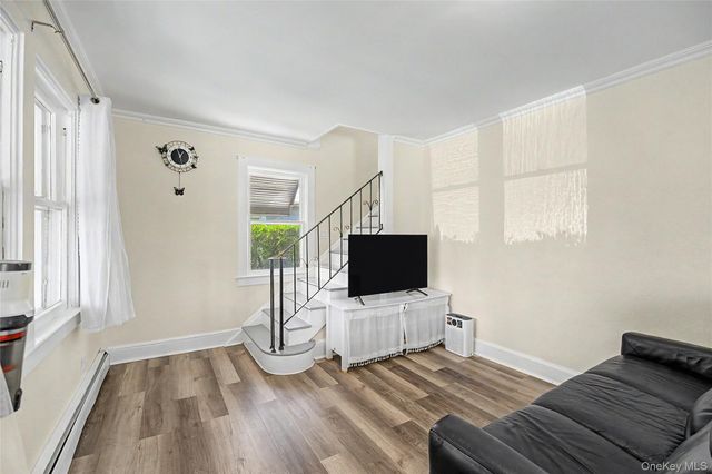 6 Littleworth Lane, Sea Cliff, NY 11579