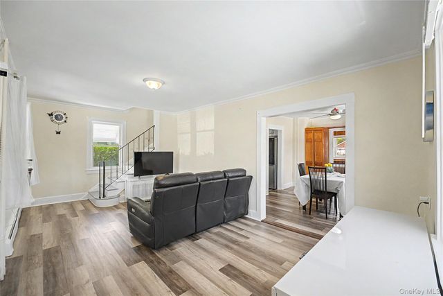 6 Littleworth Lane, Sea Cliff, NY 11579