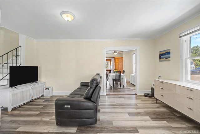 6 Littleworth Lane, Sea Cliff, NY 11579