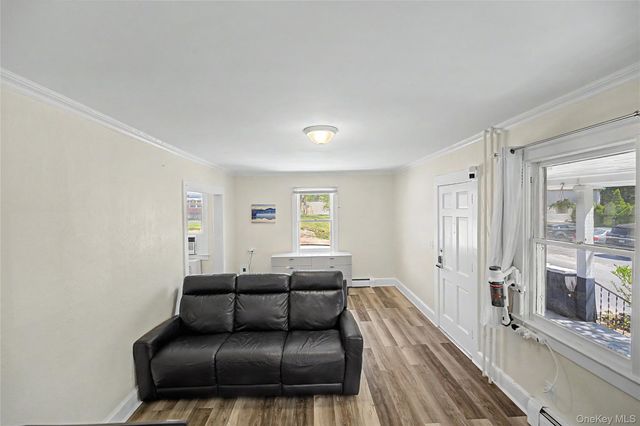 6 Littleworth Lane, Sea Cliff, NY 11579