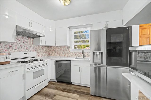 6 Littleworth Lane, Sea Cliff, NY 11579