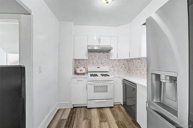 6 Littleworth Lane, Sea Cliff, NY 11579