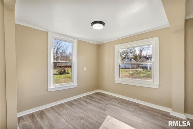 2011 W 2nd St Street, Davenport, IA 52802