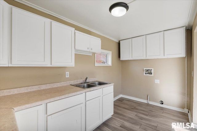 2011 W 2nd St Street, Davenport, IA 52802