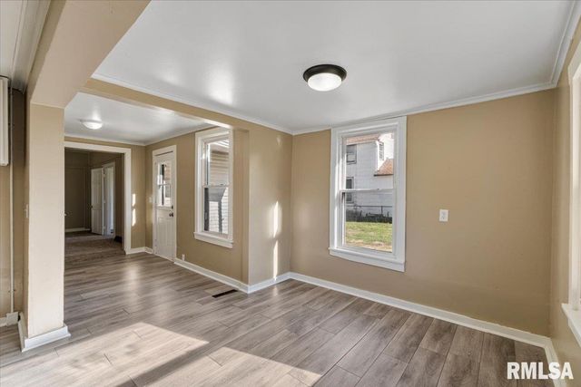 2011 W 2nd St Street, Davenport, IA 52802