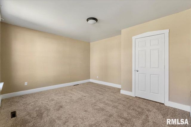 2011 W 2nd St Street, Davenport, IA 52802