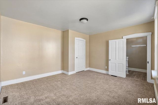 2011 W 2nd St Street, Davenport, IA 52802