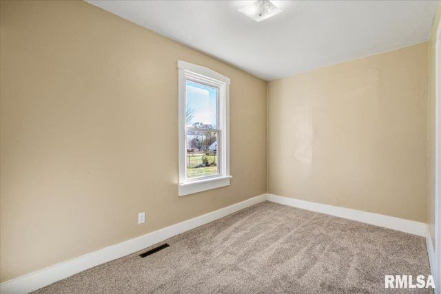 2011 W 2nd St Street, Davenport, IA 52802