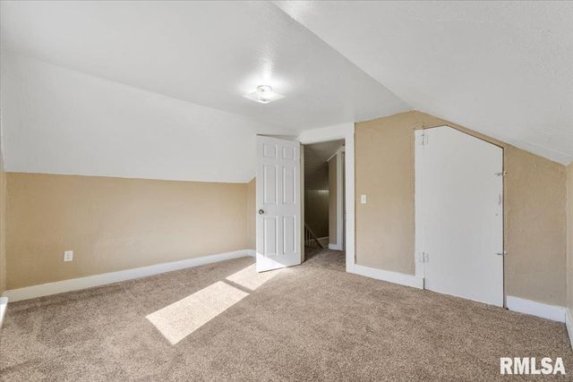 2011 W 2nd St Street, Davenport, IA 52802