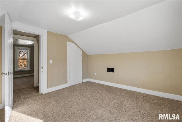 2011 W 2nd St Street, Davenport, IA 52802