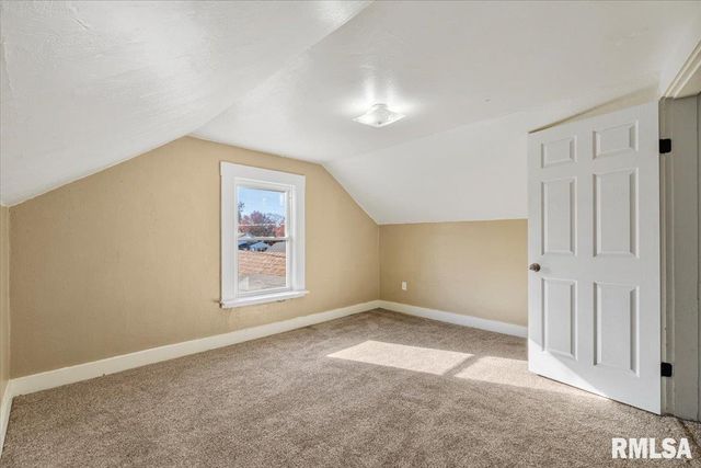 2011 W 2nd St Street, Davenport, IA 52802