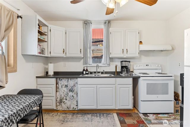 330 Edmonds Street, Omak, WA 98841