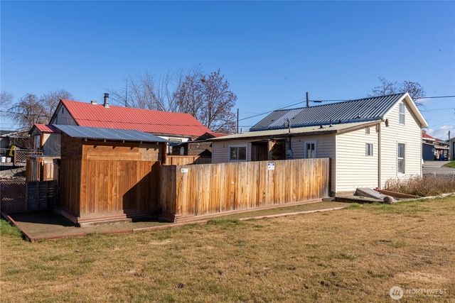 330 Edmonds Street, Omak, WA 98841