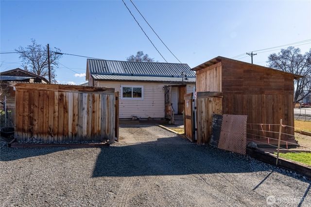 330 Edmonds Street, Omak, WA 98841