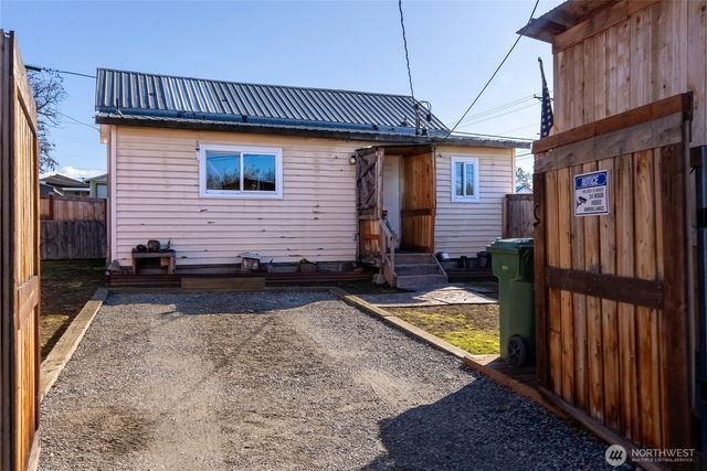 330 Edmonds Street, Omak, WA 98841