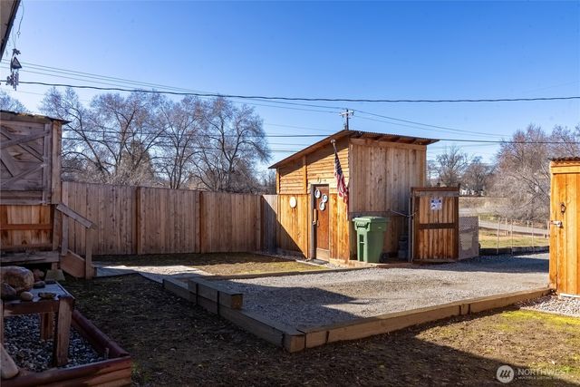 330 Edmonds Street, Omak, WA 98841