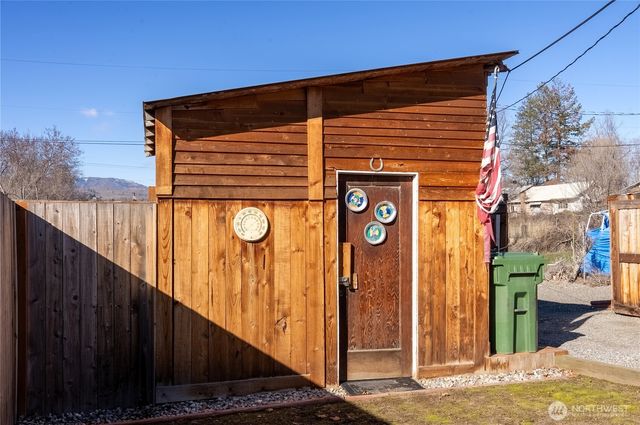 330 Edmonds Street, Omak, WA 98841