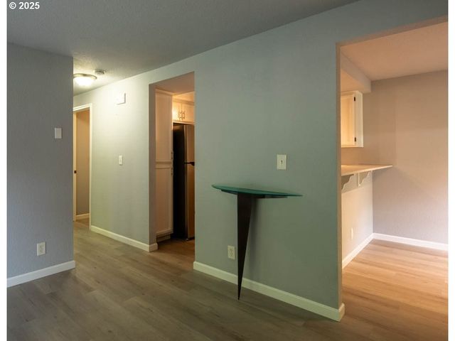 1921 LAKE ISLE Dr, Eugene, OR 97401