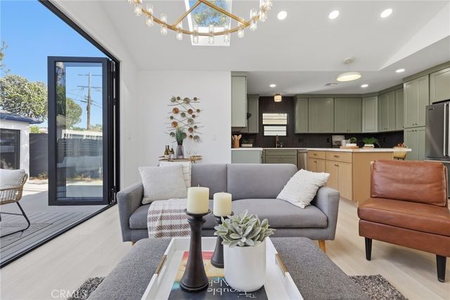 3806 Cherrywood, Los Angeles, CA 90008