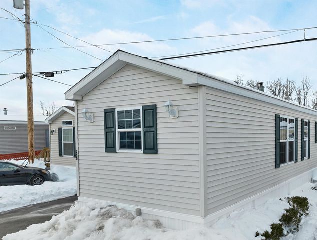 66 Brookwood Drive, Salem, NH 03079