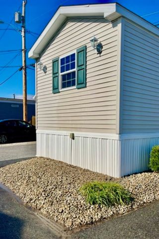 66 Brookwood Drive, Salem, NH 03079