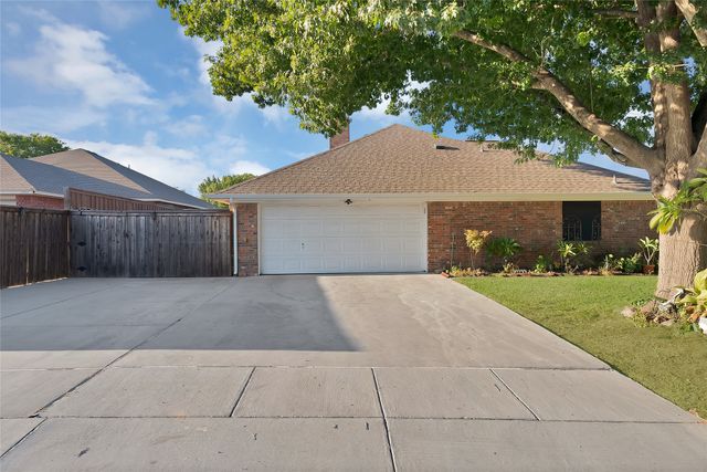 3840 Devonaire Drive, Fort Worth, TX 76008
